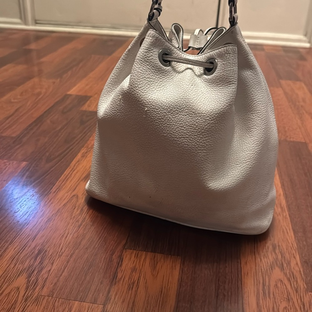 Michael Kors White Bucket Bag In GUC - Picture 2 of 7